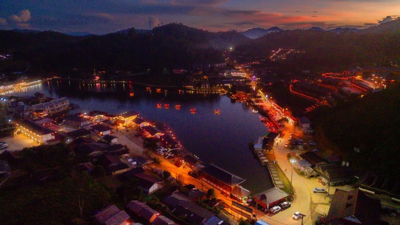 รักไทยโฮมสเตย์ Ban Rak Thai Exteriér fotografie