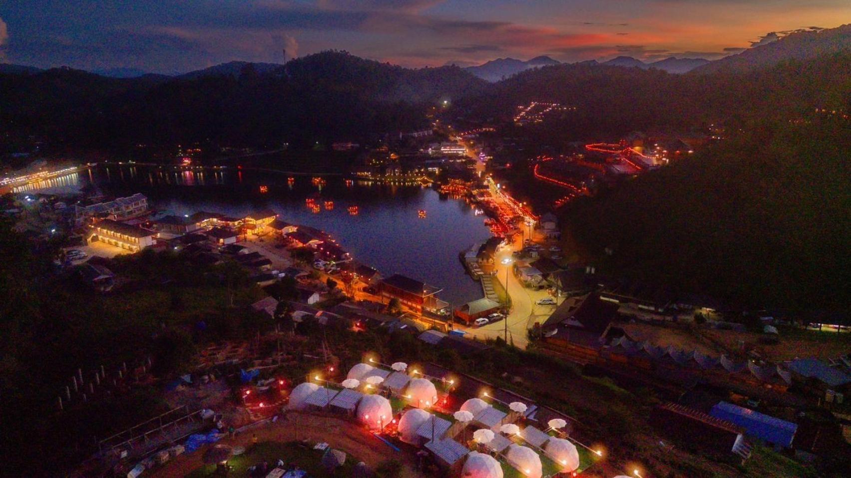 รักไทยโฮมสเตย์ Ban Rak Thai Exteriér fotografie