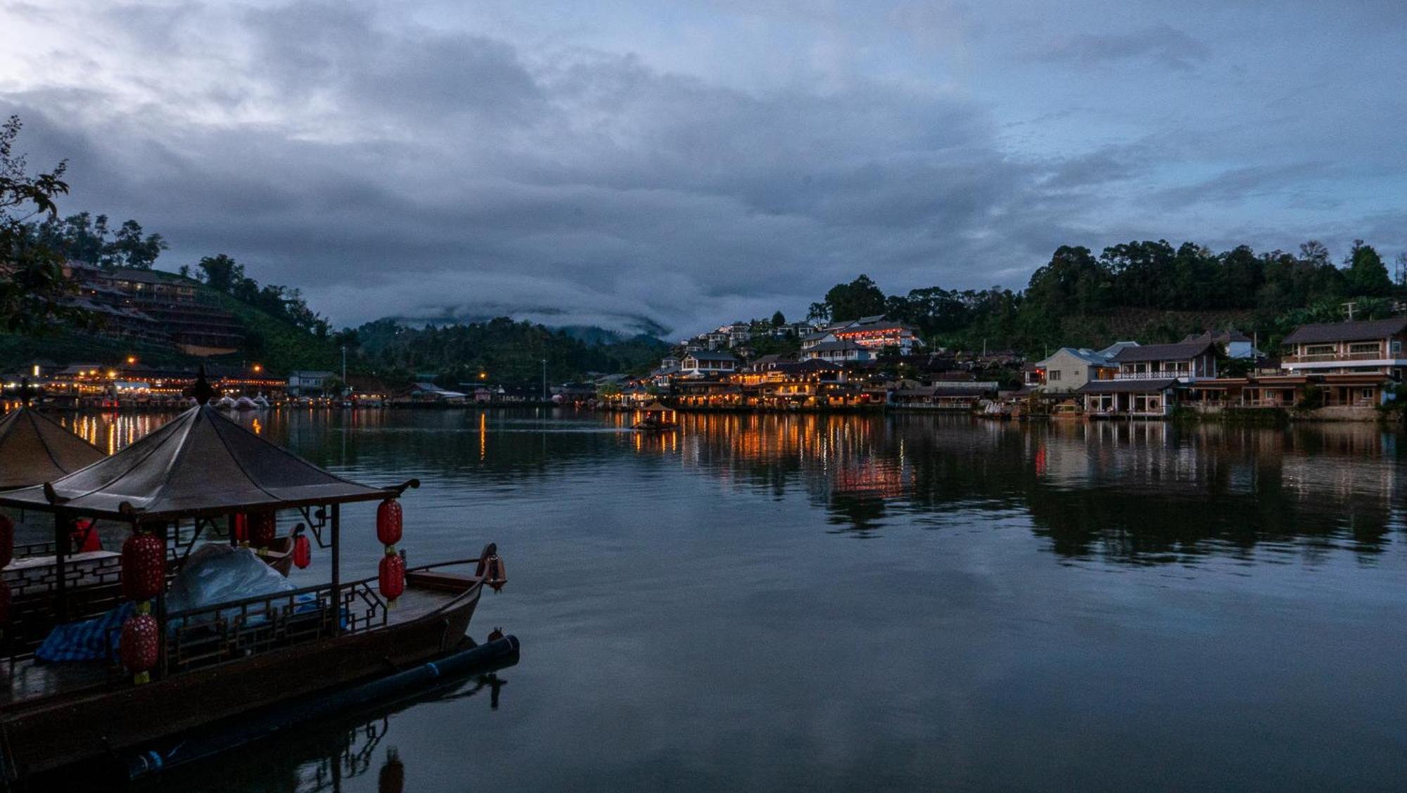 รักไทยโฮมสเตย์ Ban Rak Thai Exteriér fotografie